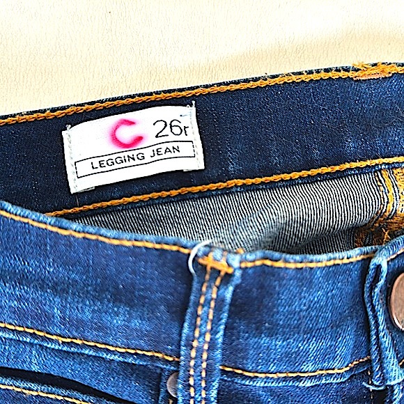 Gap Dark Cropped Legging Jean! - Picture 2 of 5